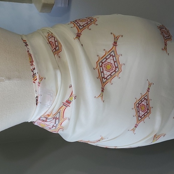 Lovely scarf by Fraas. Beautiful shade of orange and red, purple. Excell… - Picture 3 of 8